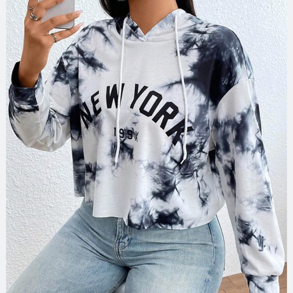 Shein New York crop sweatshirt . Worn a few times - Picture 3 of 9